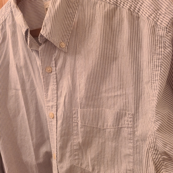 Pin Striped 100% cotton button up top size medium - Picture 4 of 5